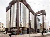 Základní kompozice dvou věžových budov vychází z Loosova a Malátkova původního... Základní kompozice dvou věžových budov vychází z Loosova a Malátkova původního...
