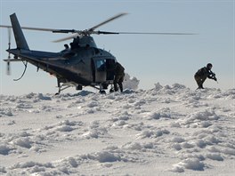 Belgick vrtulnk A109 pi vysazen zchrannho tmu v Jesenkch