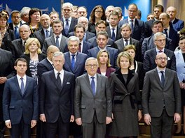 Pímo v budov Evropské komise uctil památku obtí belgický premiér Charles...