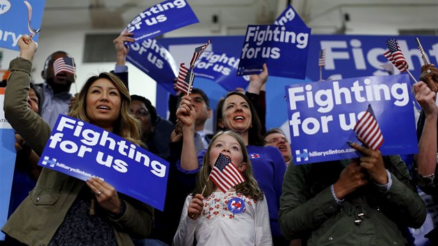 Stoupenci Hillary Clintonov v Seattlu (22. bezna 2016)