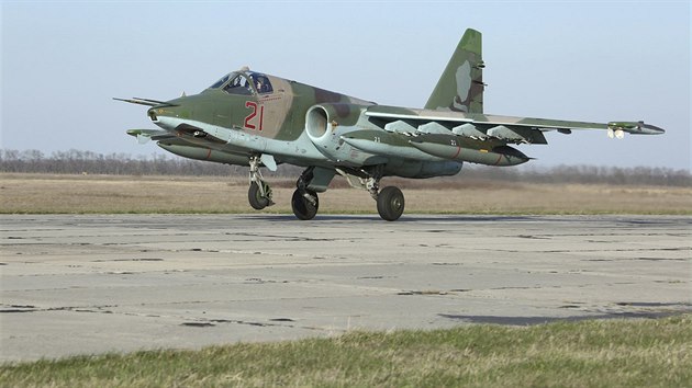 Rusk stroj SU-25 po nvratu ze Srie na zkladnu v Krasnodaru (16. bezna 2016)