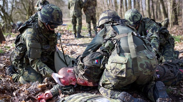 Vojci absolvovali speciln zdravotnick vcvik CLS (Combat Lifesaver) u kasren v Lipkch. Vojci se na nm u, jak poskytnout prvn pomoc v bojovch podmnkch.