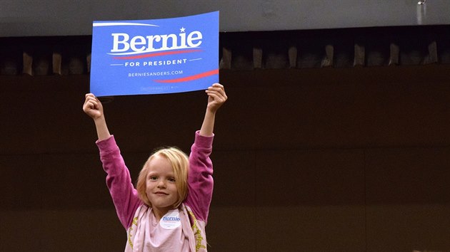 Shromdn na podporu Bernieho Sanderse v Juneau na Aljace (26. bezna 2016).