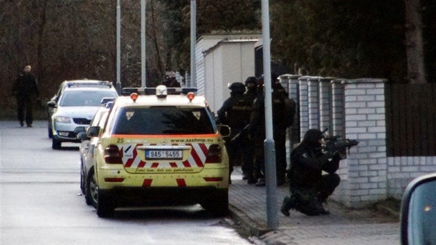 Policie v trboholch zadrela zabarikdovanho ozbrojenho mue (28. bezen 2016)