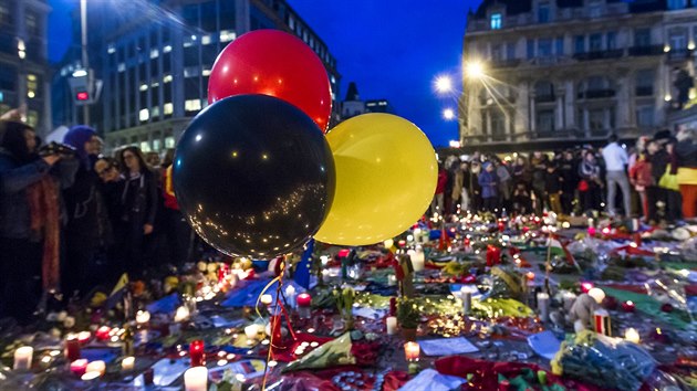 Veern pietn shromdn na bruselskm nmst Place de la Bourse (23. bezna...