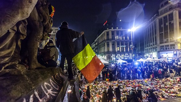 Minuta ticha a shromdn na bruselskm Place de la Bourse (24. bezna 2016)