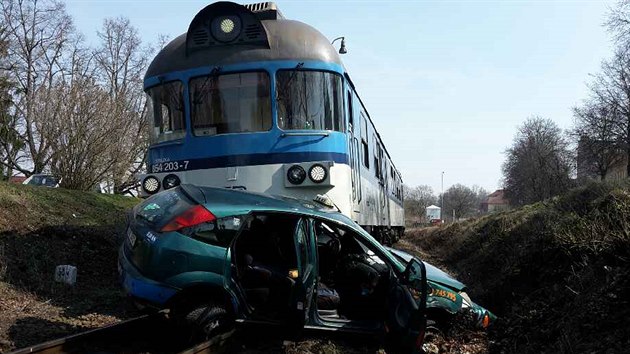 V centru Tebe se srazil vlak s autem (28. bezna 2016)