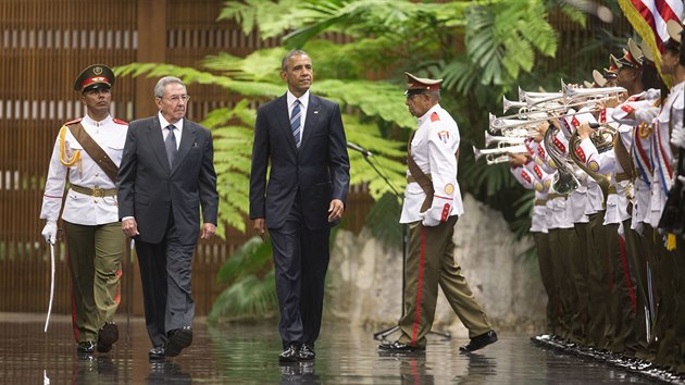 Prezidenti Obama a Castro bhem slavnostn ceremonie v Palci revoluce (21. bezna 2016).
