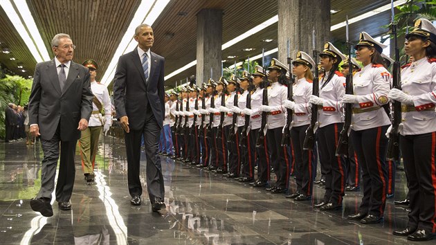 Prezidenti Obama a Castro bhem slavnostn ceremonie v Palci revoluce (21. bezna 2016).