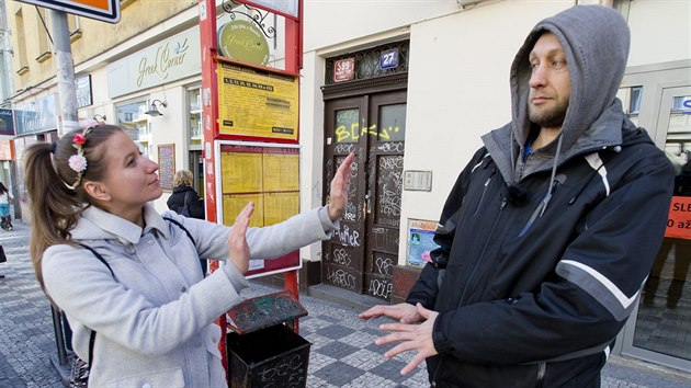 Bute ostrait a odmtav postoj dejte jasn najevo, rad odbornci na sebeobranu.