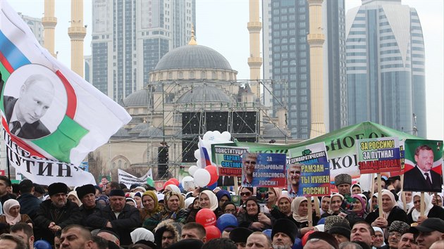 eenci oslavuj 13. vro pijet stavy, kterou schvlili v referendu 23. bezna 2003. (23. bezna 2016)