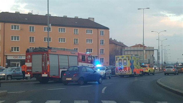 Na Kobyliskm nmst srazilo auto dvku na pechodu (22.3.2016)