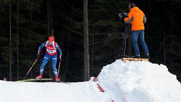 NA TRATI. Gabriela Soukalov pi biatlonov exhibici v Jablonci.