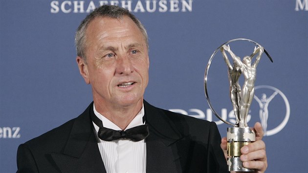 Johan Cruyff  s cenou Laureus za celoivotn pnos sportu v roce 2006.