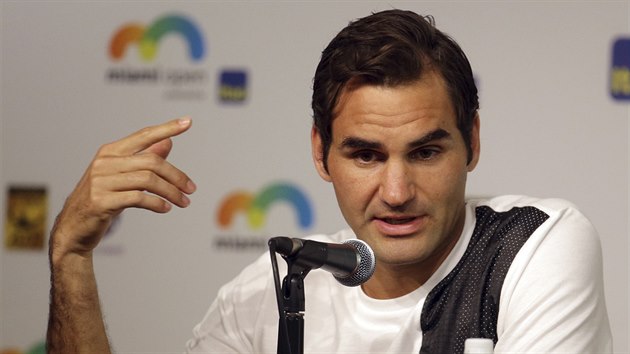 Roger Federer na tiskov konferenci v Miami.