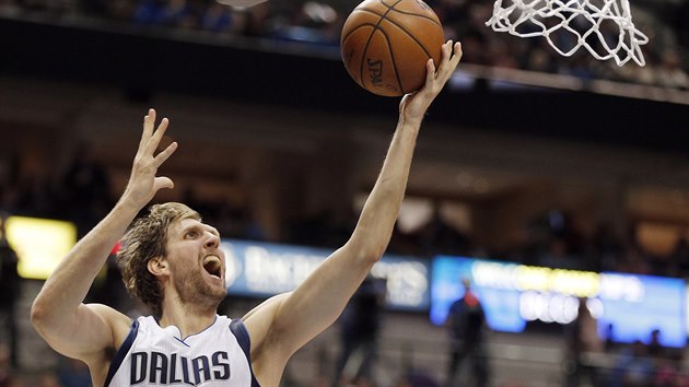 Dirk Nowitzki z Dallasu don m do koe.