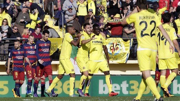 LUT VESEL. Fotbalist Villarrealu slav gl proti Barcelon.