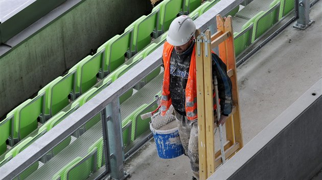 Karvinsk stadion m bt hotov v ervnu. Je na nm jet ale hodn prce.