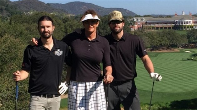 Caitlyn Jennerov a jej synov Brandon a Brody na golfu