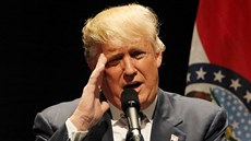 Donald Trump na setkání s voliči v St. Louis (11. března 2016) Donald Trump na setkání s voliči v St. Louis (11. března 2016)