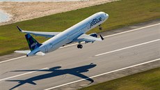 Tryskový dopravní letoun Airbus A321 je prvním strojem evropské společnosti,... Tryskový dopravní letoun Airbus A321 je prvním strojem evropské společnosti,...