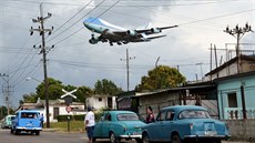 Prezidentský speciál Air Force One před historickým přistáním v Havaně (20.... Prezidentský speciál Air Force One před historickým přistáním v Havaně (20....