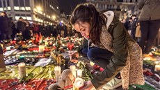 Veerní pietní shromádní na bruselském námstí Place de la Bourse (23. bezna...