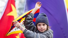Demonstrace proti pompézní formě státní návštěvy čínského prezidenta Si... Demonstrace proti pompézní formě státní návštěvy čínského prezidenta Si...
