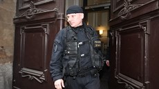 Protikorupční policie zasahuje v sídle Správy železniční dopravní cesty v... Protikorupční policie zasahuje v sídle Správy železniční dopravní cesty v...