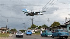 Americký prezidentský letoun Air Force One nad Havanou (20. bezna 2016)