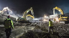 Brněnská dálnice D1 mezi Psáři a Souticemi na Benešovsku byla kvůli demolici... Brněnská dálnice D1 mezi Psáři a Souticemi na Benešovsku byla kvůli demolici...