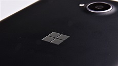 Logo Nokie na Lumiích už dávno vystřídalo logo Microsoftu, tedy tradiční okna.... Logo Nokie na Lumiích už dávno vystřídalo logo Microsoftu, tedy tradiční okna....