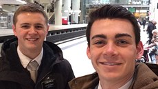 Mason Wells (vlevo) s kolegou Josephem Empeym. Oni a další dva mormonští... Mason Wells (vlevo) s kolegou Josephem Empeym. Oni a další dva mormonští...