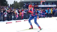 MEZI DAVY DIVÁKŮ. Gabriela Soukalová při biatlonové exhibici v Jablonci. MEZI DAVY DIVÁKŮ. Gabriela Soukalová při biatlonové exhibici v Jablonci.