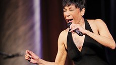 Zpvaka Bettye LaVette v M욝anské besed v Plzni. (23. bezna 2016)