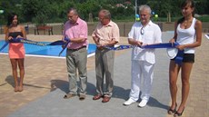 Slavnostní otevření koupaliště v Pitíně se uskutečnilo v červnu 2012. Tehdejší... Slavnostní otevření koupaliště v Pitíně se uskutečnilo v červnu 2012. Tehdejší...
