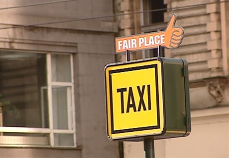 Na stanovitích Taxi Fair place praský magistrát ruí za poctivost taxiká.