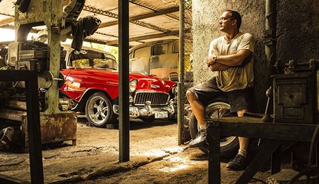 Snímek z filmu Havana Motor Club, jeho tématem je první automobilový závod na...