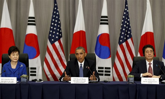 Americký prezident Barack Obama s korejskou prezidentkou Pak Kun-hje a...
