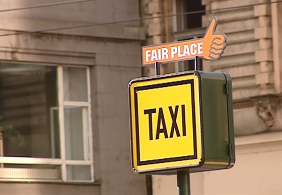 Na stanovitích Taxi Fair place praský magistrát ruí za poctivost taxiká.