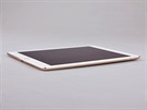 Nový iPad Pro v bílozlatém provedení s úhlopříčkou 9,7 " vypadá na první... Nový iPad Pro v bílozlatém provedení s úhlopříčkou 9,7 " vypadá na první...