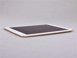 Nový iPad Pro v bílozlatém provedení s úhlopíkou 9,7 " vypadá na první...