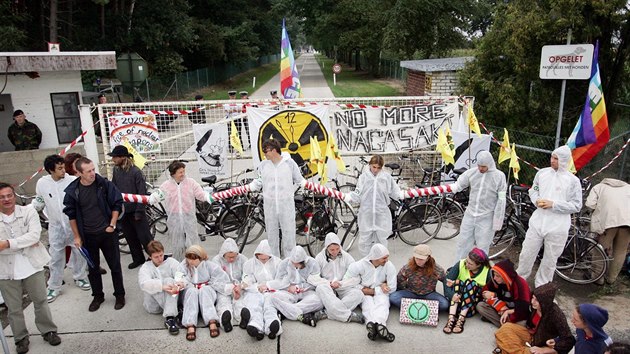 Protesty protijadernch aktivist ped belgickou zkladnou Kleine Brogel (9. srpna 2006)