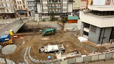 Úpravy prostranství u Vřídelní kolonády, kam se v brzké době bude stěhovat... Úpravy prostranství u Vřídelní kolonády, kam se v brzké době bude stěhovat...