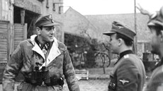 Otto Skorzeny na východní frontě v oblasti Odry. Tou dobou (ke konci války) už... Otto Skorzeny na východní frontě v oblasti Odry. Tou dobou (ke konci války) už...