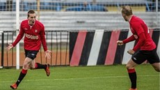 Chrudimský Jakub Krčál oslavuje jednu ze svých tří tref do sítě Benešova.... Chrudimský Jakub Krčál oslavuje jednu ze svých tří tref do sítě Benešova....