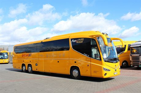 Kdo chce lutými autobusy z Jihlavy do Vídn, musí nov na pestup do Brna. Ilustraní snímek