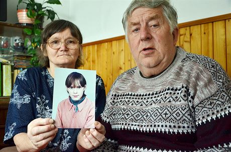 Miloslav Koek a jeho manelka Vlasta s fotografií dcery, která zmizela v roce...