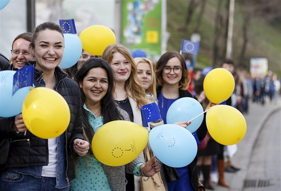 Ukrajintí studenti manifestovali v Kyjev podporu dohod s Evropskou unií (5....