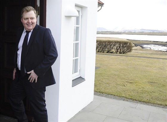 Islandský premiér Davíd Gunnlaugsson elí v posledních dnech kauze Panama...